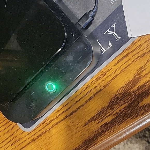 NIB New Zerogerm UltraViolet Light Smartphone Cleaner Built-in USB Charger - Picture 11 of 11